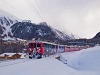 A Rhtische Bahn ABe 4/4<sup>III</sup> 55 s 51 Pontresina s St. Moritz kztt a Bernina-Express panormavonattal