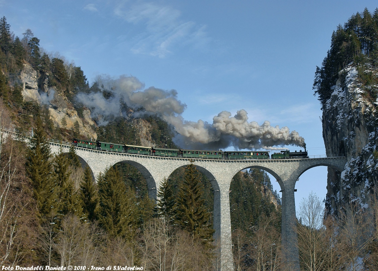 The RhB G 4/5 107 with a historic train on Landwasser-Viadukt by Filisur photo