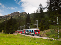 Az ABe 4/4<sup>III</sup> 53 s 56 a Bernina Express egyik vonatval Cavagliban