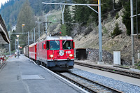 The Ge 4/4<sup>II</sup> 633 is seen hauling the usual early morning GmP at Bergn/Bravuogn station
