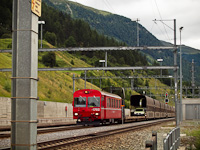 Az RhB ABt 1702 plyaszm kis vezrlőkocsi autszllt vonattal a Vereina-bzisalagt kzelben Sagliainsban