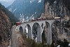A Rhätische Bahn svájci kisvasút Ge 6/6<sup>II</sup> 706 pályaszámú mozdonya tehervonattal Filisur és Alvaneu között a Landwasser-viadukton