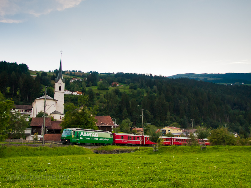 A rögtön az S-Bahn után jövő gyorsot is lekaptuk, de tényleg minek... Másnap viszont új nap, ismét jött az MGB! kép A Rhätische Bahn Ge 4/4 fotó