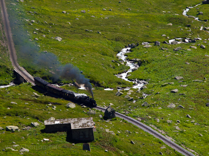 kép A Dampfbahn Furka Bergstrecke HG 3/4 1 Tiefenbach és Furka között fotó