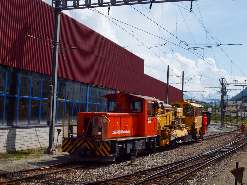 kép A Rhätische Bahn (RhB) Tmf 2/2 86 Samedan állomáson fotó