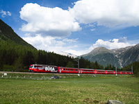 A Rhätische Bahn (RhB) Ge 4/4<sup>III</sup> 646 Bever és Spinas között