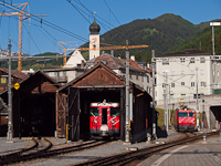 A Matterhorn-Gotthardbahn HGe 4/4<sup>I</sup> 36, egy Deh 4/4<sup>I</sup> és egy HGe 4/4<sup>II</sup> Disentis/Mustér állomáson