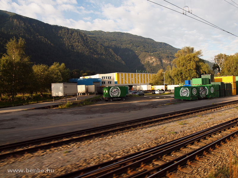 Heinekenes ldk egy italos logisztikai kzpont iparvgnya mellett Felsbergben fot