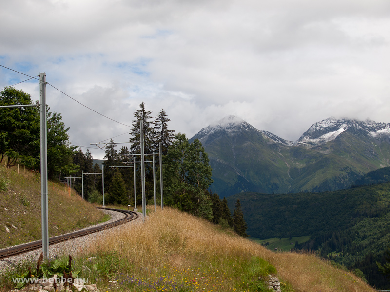 Pr ves forgalomra tervezett iparvgny svjci mdra: az MGB fogaskerekűje Tscheppa s Alp Transit Gotthard-Las Rueras kztt fot