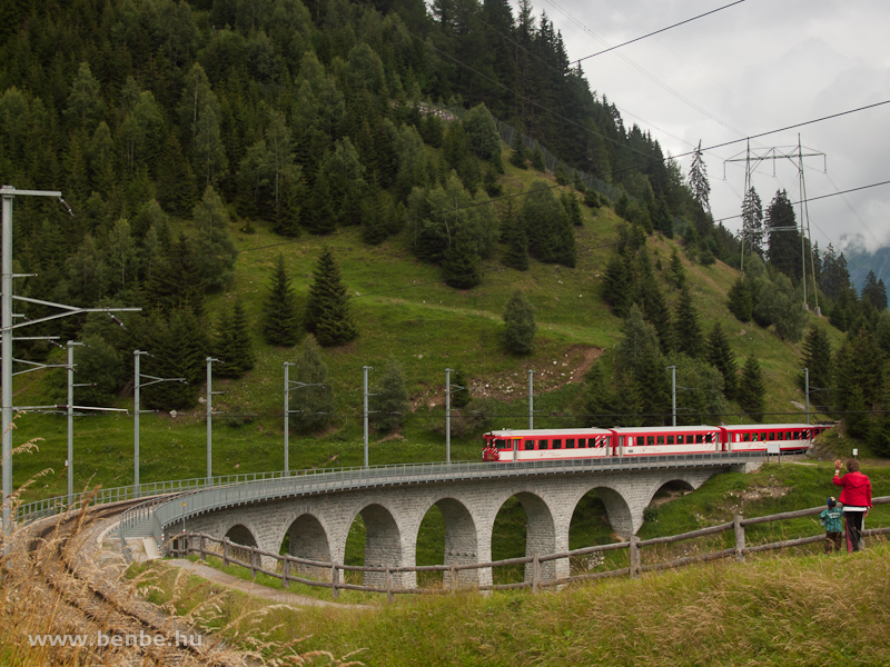 An MGB push-pull set on the Bugnei-viaduct photo