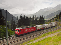 Az MGB HGe 4/4<sup>II</sup> 104-es tehervonatával a Gotthard-bázisalagút Las Rueras telephelyéről jár ki a fővonalra