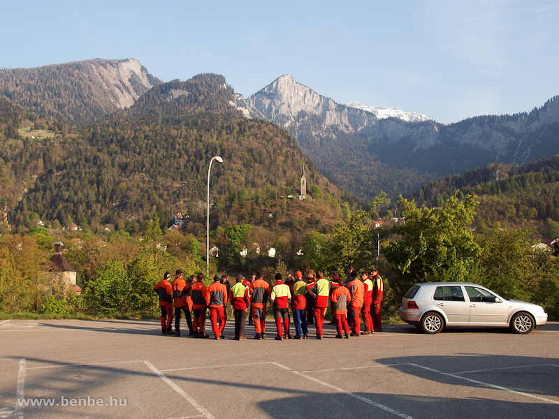 The track maintenance crew is gathering at Reichenau-Tamins photo