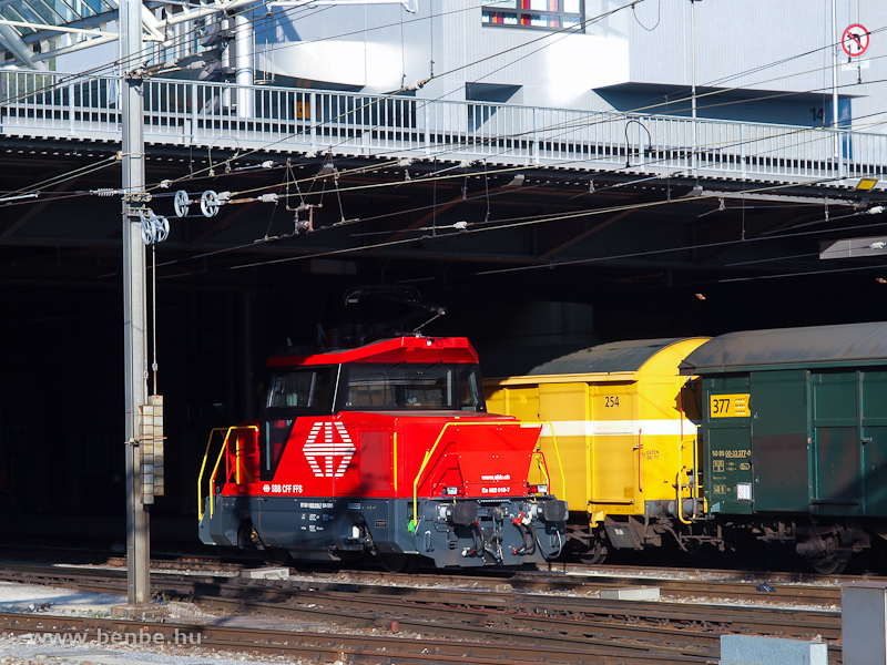 The SBB Ee 822 018-7 Stadler electric shunter at Chur station photo