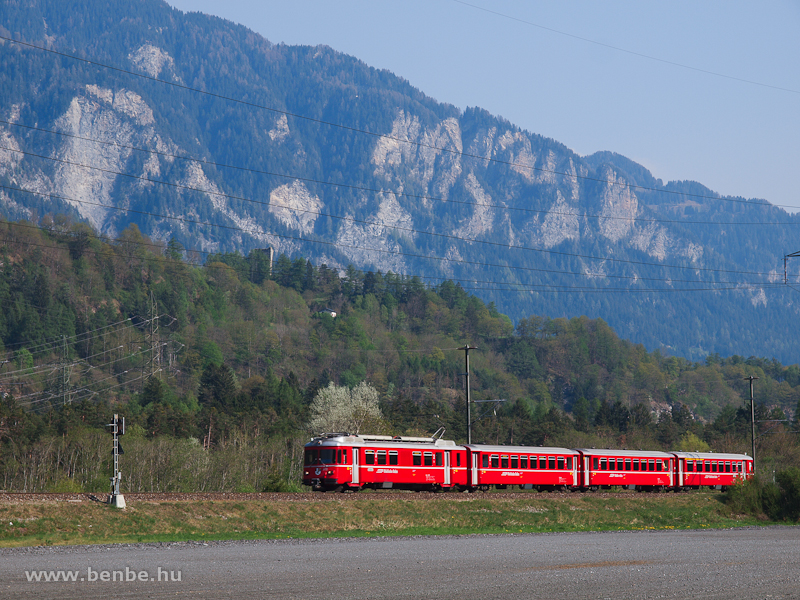 A Be 4/4 512 plyaszm S-Bahn motorvonat Rodels-Realta s Rothenbrunnen kztt fot