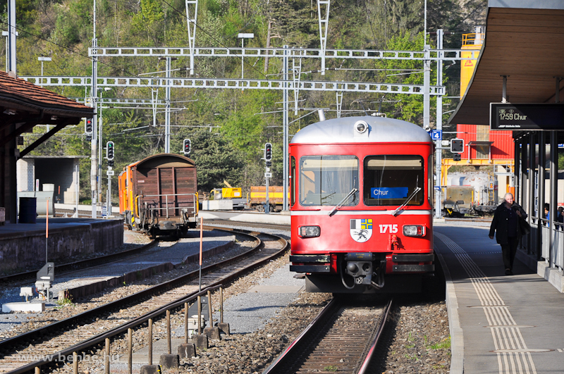 Az RhB Be 4/4 515 motorvonat 1715 plyaszm vezrlőkocsija Reichenau-Tamins llomson fot