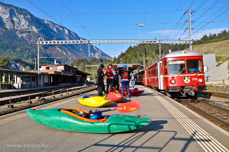 Az RhB Be 4/4 514 motorvonat 1714 plyaszm vezrlőkocsija Reichenau-Tamins llomson fot