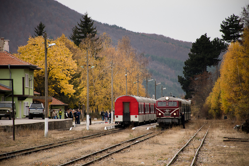 A BDŽ 75 006-7 Yakoruda llomson egy dlutni vonatkeresztnl fot