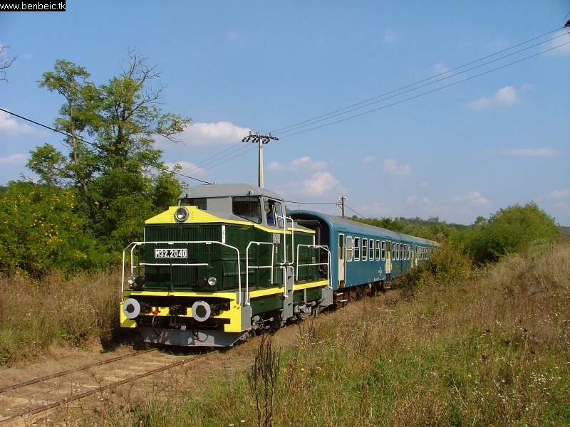 The M32 2040 with the hills of Brzsny in the background photo