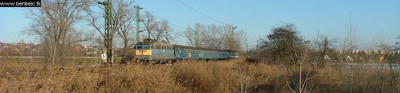 The V43 1075 at the entrance of Nagyttny-Disd station photo