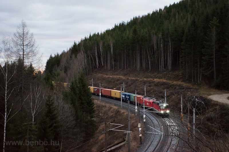 Tehervonat a Kalte Rinne viaduktnl Wolfsbergkogel s Breitenstein kztt fot