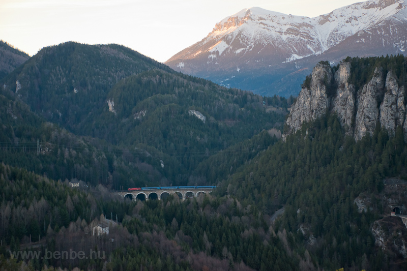 A ČD railjet on the Kalte Rinne-viaduct photo