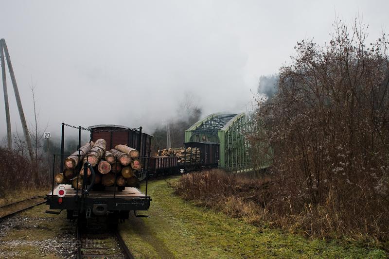 A Steyrtalbahn vegyesvonata a Steyr-hdon Waldneukirchen megllhely utn fot