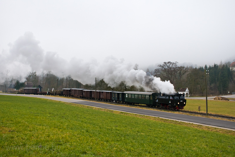 The Steyrtalbahn mixed passenger-freight train hauled by the 498.04 seen between Waldneukirchen and Sommerhubermhle photo