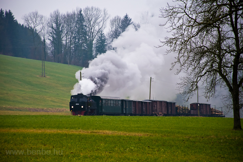 The Steyrtalbahn 498.04 seen between Sommerhubermhle and Aschach an der Steyr photo