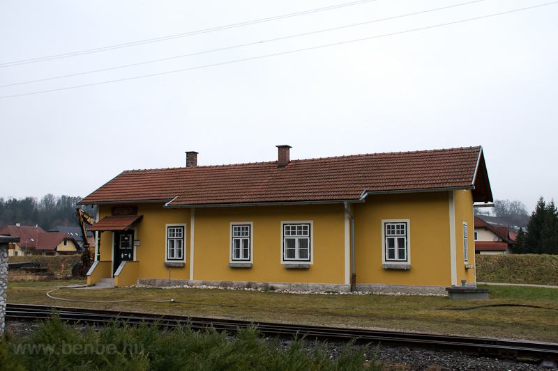The station building at Asc photo