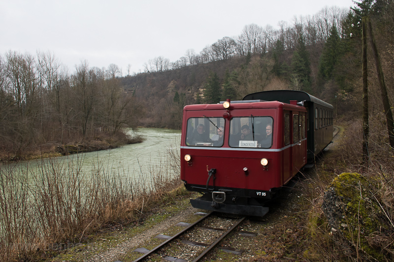 The Steyrtalbahn VT 95 seen between Pergern and Neuzeug photo