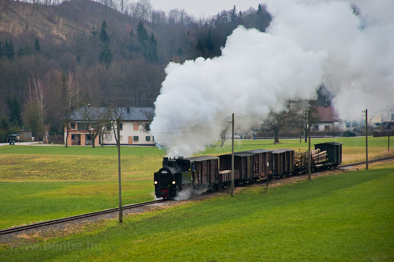 The Steyrtalbahn - GEG 498.04 seen between Aschach an der Steyr and Sommerhubermhle photo