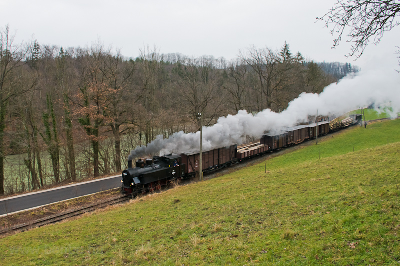 The Steyrtalbahn - GEG 498.04 seen between Aschach an der Steyr and Sommerhubermhle photo