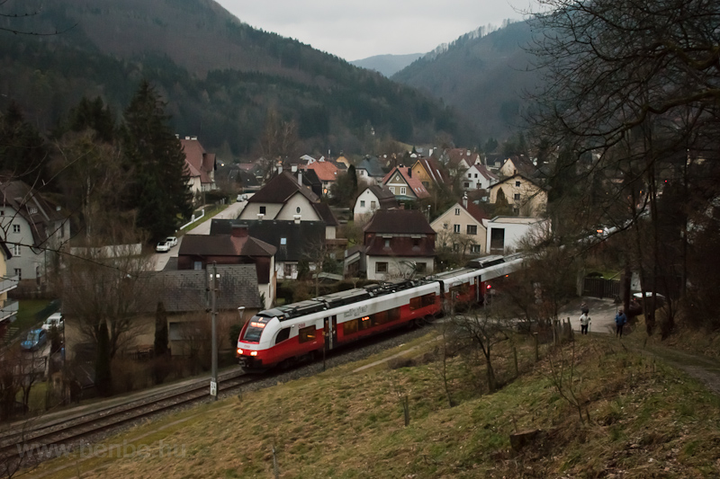 CityJet Stadt Waidhofen an der Ybbs s Waidhofen and der Ybbs Bahnhof kztt igen ksőn este fot