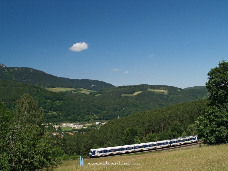 The ÖBB 4020 305-1 between Eichberg and Küb photo