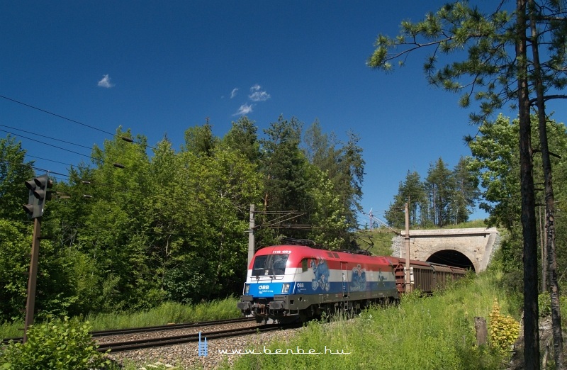 1116 108-0, vagy a horvt sznekben pompz Croatien-lok a Steinbauer-tunnelnl, Eichberg alatt fot