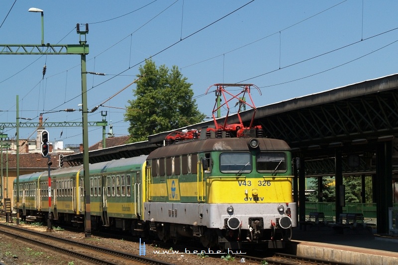 V43 326 Sopronban fot