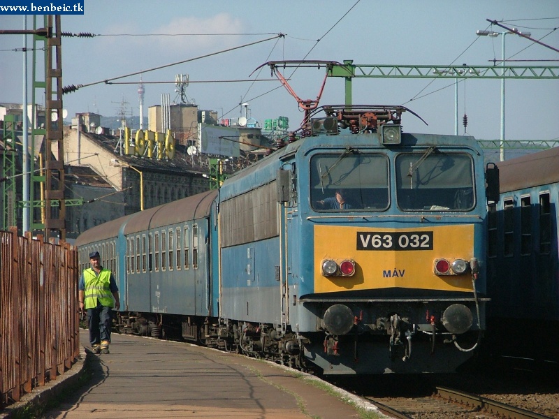 V63 032 a Déli pályaudvaron fotó