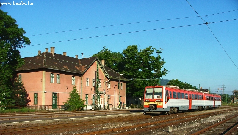 The 6341 007-0 ’Sprinter’ at buda station photo