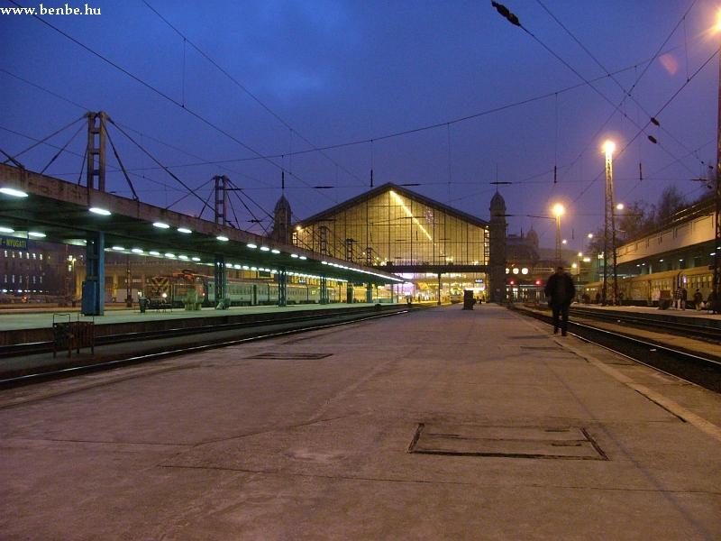 The Nyugati station by night photo
