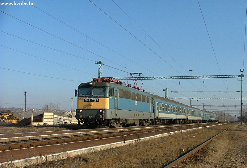 The V43 1127 at Nagyttny-Disd station photo