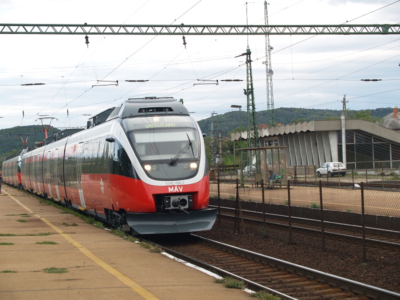 Oroszlányi személyvonat 534 fotó