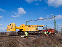 The accident crane from Szolnok at the site of the derailment at Rácalmás