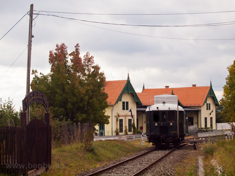 A MV Nosztalgia kft. - Szabadtri Nprajzi Mzeum BCmot 422 Skanzen főbejrat llomson fot