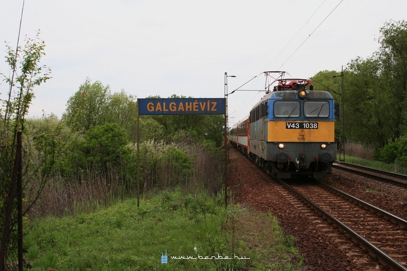 V43 1038 Galgahévíznél fotó