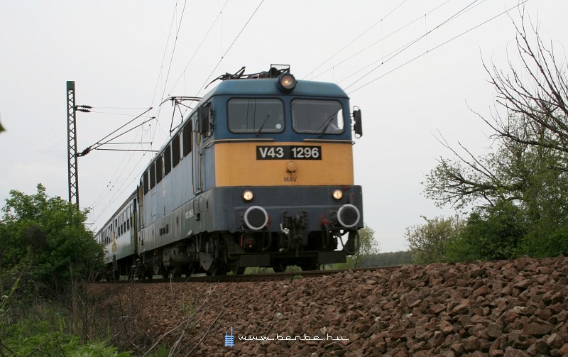 V43 1296 Galgahévíznél fotó