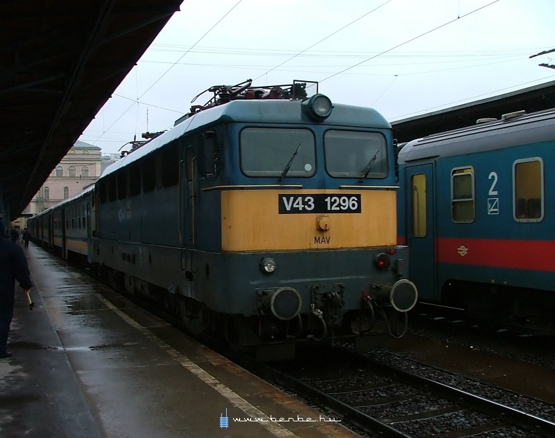 V43 1296 Kőbánya-felsőnél fotó