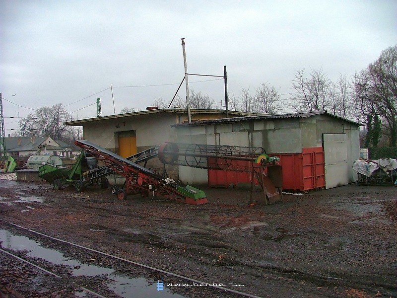 Rkoskeresztr llomson ma fakreg-malom mkdik fot