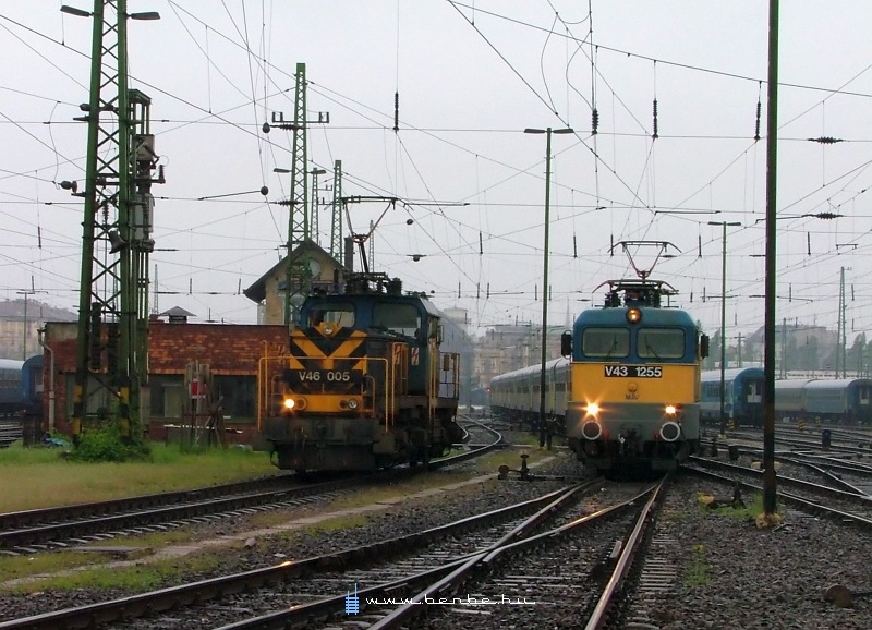 V43 1255 és V46 005 a Kelet fotó