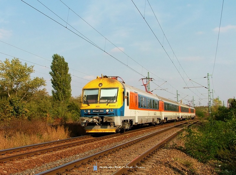 The InterCity EMU BVmot 003 with two power cars photo