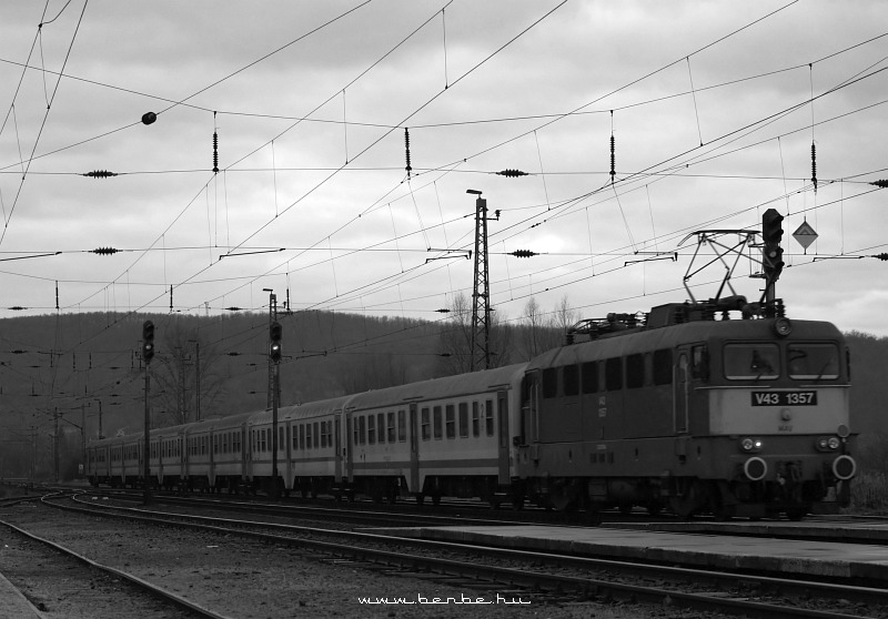 V43 1357 Isaszegen fot